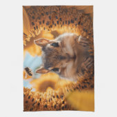 Neugieriger Chipmunk-Ping durch gegessen Sonnenblu Geschirrtuch (Vertikal)