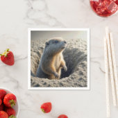 Neugieriger Groundhog im Loch Serviette (Beispiel)