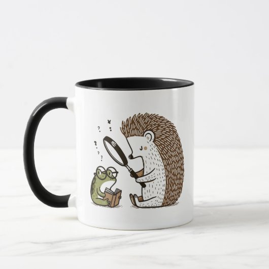 Neugieriger Igel, der einen kleinen Frösch beobach Tasse (Links)