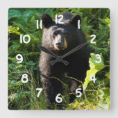 Neugieriger schwarzer Bär Quadratische Wanduhr (Vorderseite)