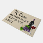 Neuheits-Wein-Lieferungen mit einem Lächeln Fußmatte (Schrägansicht)