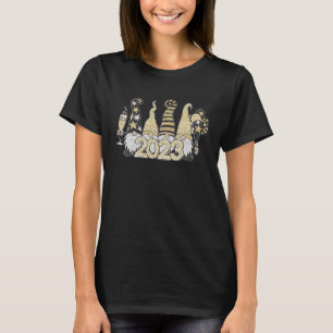 Neujahr 2023 Gnomes Family Cheers Party NYE T-Shirt