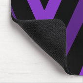 Neujahr 2026 Schwarze und violette gestreifte Init Mousepad (Ecke)