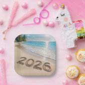 Neujahr 2026 Text auf einem tropischen Strand Pappteller (Party)