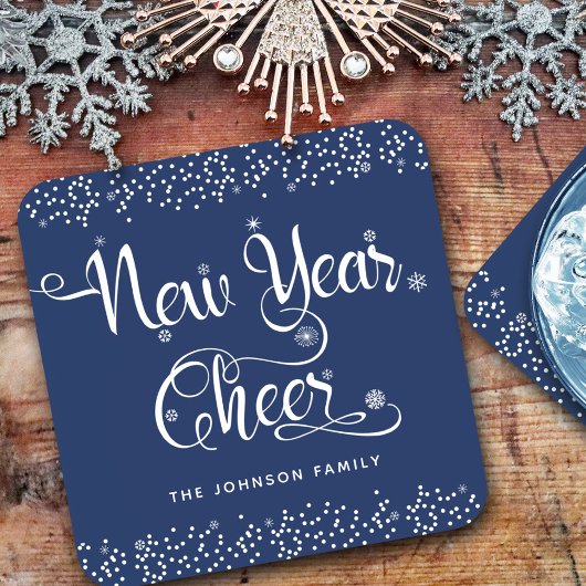 Neujahr Cheke White Script Snowflakes Navy Custom Getränkeuntersetzer