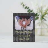 Neujahrsankündigung der Verlobung Postkarte (Stehend Vorderseite)