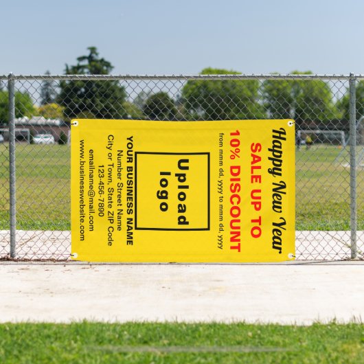 Neujahrsverkauf im Geschäft mit gelbem Banner (Insitu)
