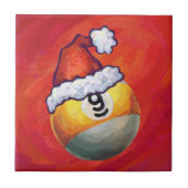 Neun Ball in Weihnachtsmannmütze über Rot Fliese (Vorderseite)