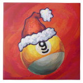 Neun Ball in Weihnachtsmannmütze über Rot Fliese (Vorderseite)