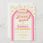 Neun Groovy Years Daisy Rainbow Birthday Einladung (Vorderseite)