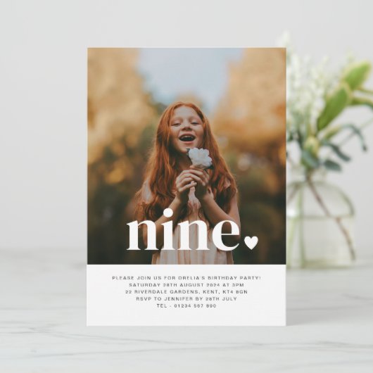 Neun Herzinfarkt Foto Erster Geburtstag Einladung (Stehend Vorderseite)