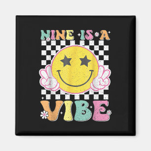 Neun ist ein Vibe 9. Geburtstag Groovy LächelGesic Magnet