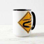 Neunauge-Wecker-Tasse Tasse (VorderseiteRechts)