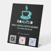 Neuner Coffee Cup Social Media Scan Codes Sockelschild (Vorderseite)