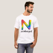 Neurodivergent (Regenbogen-Krawatte N) T-Shirt (Vorne ganz)