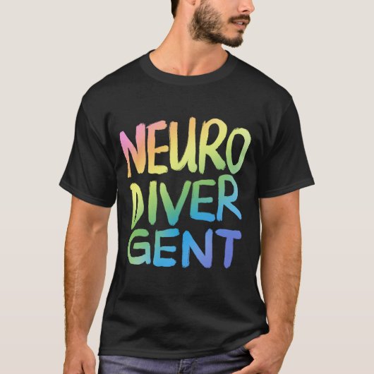 Neurodivergent (Text von Pastell-Regenbogen) T-Shirt (Vorderseite)