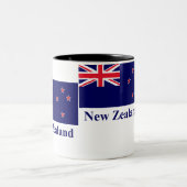 Neuseeland-Flagge mit Namen Zweifarbige Tasse (Mittel)