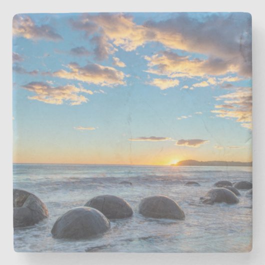 Neuseeland, Südinsel, Moeraki Boulders Steinuntersetzer (Vorderseite)