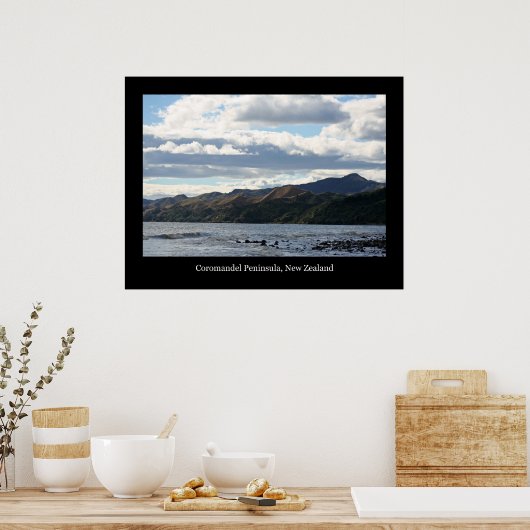 Neuseeländische Küste mit schwarzer Grenze Poster (Küche)