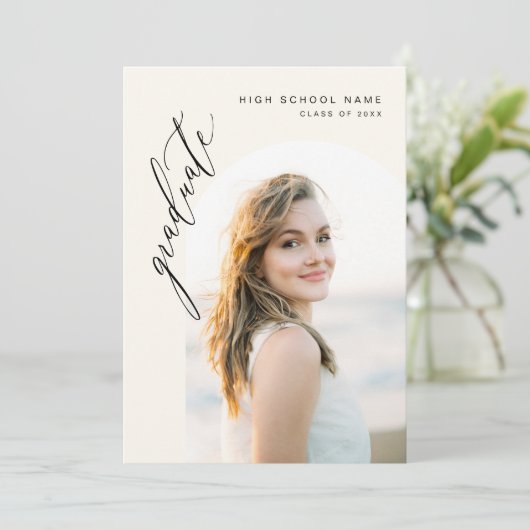 Neutral Arch Graduate Simple Foto Abschluss Ankündigung (Stehend Vorderseite)