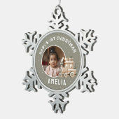 Neutral Baby’s 1st Christmas Train Keepsake Photo Schneeflocken Zinn-Ornament (Rechts)