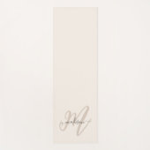 Neutral Beige Boho Script Monogram und Name Yogamatte (Vorderseite)