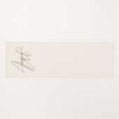 Neutral Beige Boho Script Monogram und Name Yogamatte (Vorderseite (Horizontal))