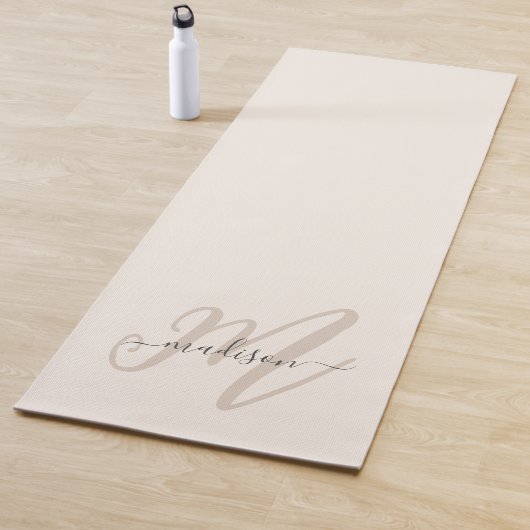 Neutral Beige Boho Script Monogram und Name Yogamatte (Beispiel)