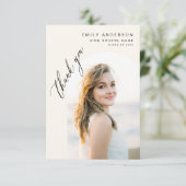 Neutral Beige Graduate Simple Foto Abschluss Dankeskarte (Stehend Vorderseite)