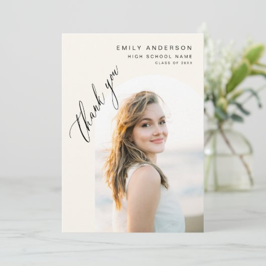 Neutral Beige Graduate Simple Foto Abschluss Dankeskarte (Stehend Vorderseite)
