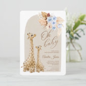 Neutral Blue Pampas Grass Giraffe Babydusche Einladung (Stehend Vorderseite)