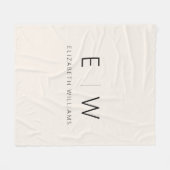 Neutral Elegant Moderner Minimalistischer Monogram Fleecedecke (Vorderseite (Horizontal))