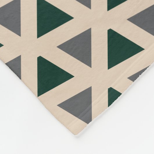 Neutral geometric triangle cozy fleece blanket (Ecke)