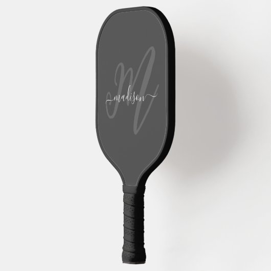 Neutral Gray Stylish Script Monogram und Name Pickleball Schläger (Links)