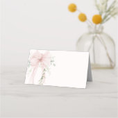 Neutral Greenery Bow Baby in Bloom Platzkarte (Vorderseite)