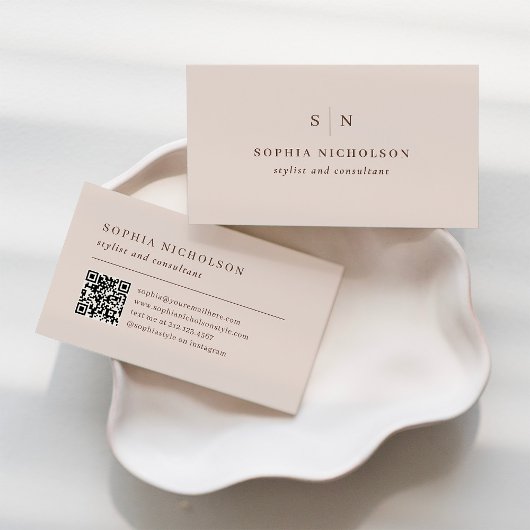 Neutral Rosa und Braun | Monogramm und QR-Code Visitenkarte