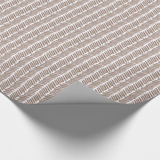 Neutral Taupe Beige Brown White Zigzag Streifen Geschenkpapier (Ecke)