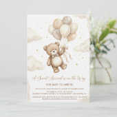 Neutral Teddy Bear Baby Shower bow Green Balloons Einladung (Stehend Vorderseite)