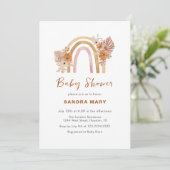 Neutral Terracotta Boho Rainbow Floral Baby Shower Einladung (Stehend Vorderseite)