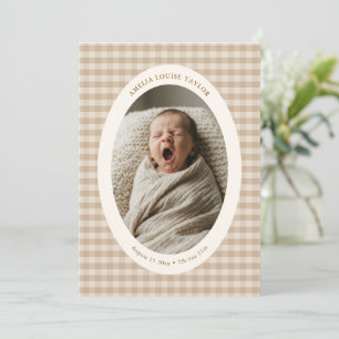 Neutrale Beige-Gingham-Oval-Foto-Baby-Geburtsstati Ankündigung