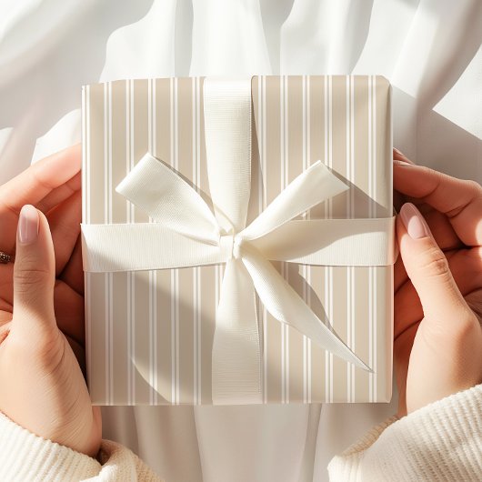 Neutrale beige Streifen Geschenkpapier