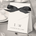 Neutraler, moderner Minimalistischer Monogrammname Geschenkschachtel<br><div class="desc">Stärken Sie sich mit unserer Classic Elegant Modern Minimalistisch Monogram Fevor Box. Diese sorgfältig gestalteten Gaumenkästen verbinden zeitlose Eleganz mit zeitgenössischem Minimalismus und machen sie zu einer stilvollen und unvergesslichen Ergänzung Ihres Festes. Diese mit Präzision und Liebe zum Detail gefertigten Gefälligkeitsboxen sind mehr als nur Behälter; sie sind personalisierte Aussagen...</div>