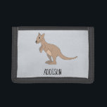 Neutrales Australien Niedlich Kangaroo und Name Ki Tri-fold Geldbeutel<br><div class="desc">Dieses niedliche,  scharfe Kinderblatt verfügt über ein niedliches,  handgezeichnetes Doodle Kangaroo und hat Platz für Sie,  den Namen Ihres Kindes hinzuzufügen. Ideal für alle Liebhaber der australischen Tierwelt!</div>