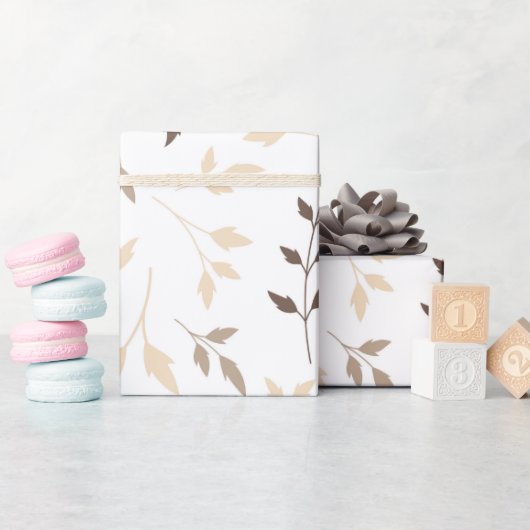 Neutrales Beige Braun Botanisches Blattmuster Geschenkpapier (Babyparty)