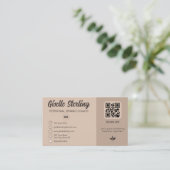 Neutrales Beige-QR-Code-Monogramm Social Media  Visitenkarte (Stehend Vorderseite)