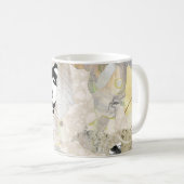 Neutrales elegantes abstraktes Collagendesign Kaffeetasse (VorderseiteRechts)