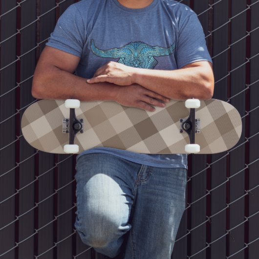 Neutrales Erdbraun Kariertes Gingham Karomuster Skateboard (Außenbereich 3)