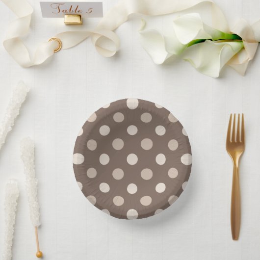 Neutrales Erdbraun-Polka-Punkte-Design Pappteller (Hochzeit)