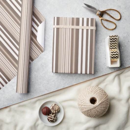 Neutrales erdige Streifenmuster-Design Geschenkpapier (Kunsthandwerk)
