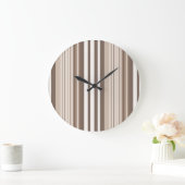 Neutrales erdige Streifenmuster-Design  Große Wanduhr (Zuhause)